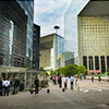 Paris, le Grande Arche et les palais en verre � la Defense